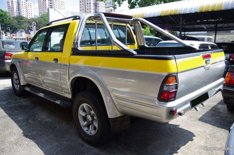 2003 Mitsubishi Storm 4X4 Auto Silver Yelow/Silver Metallic | Cars for ...